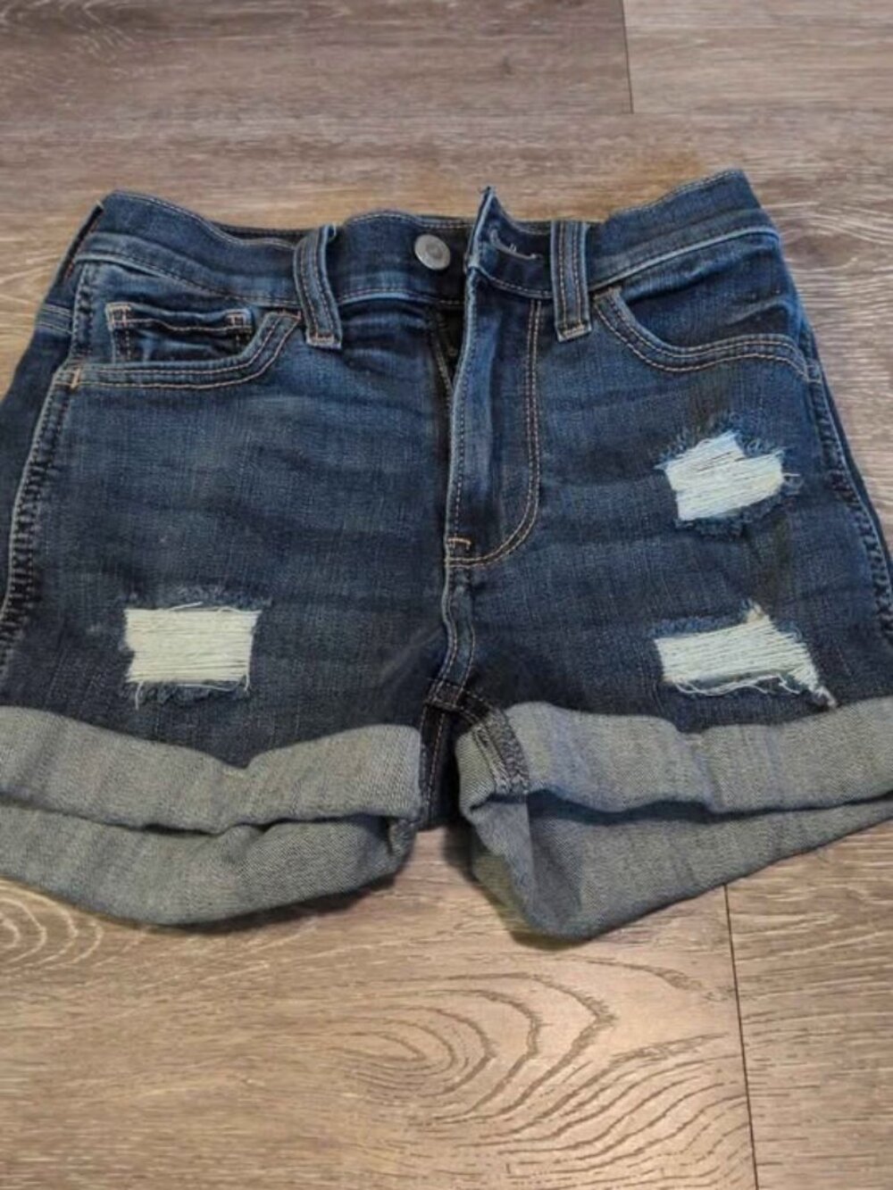 Hollister High-Rise Distressed Cuffed Denim Shorts W23 000